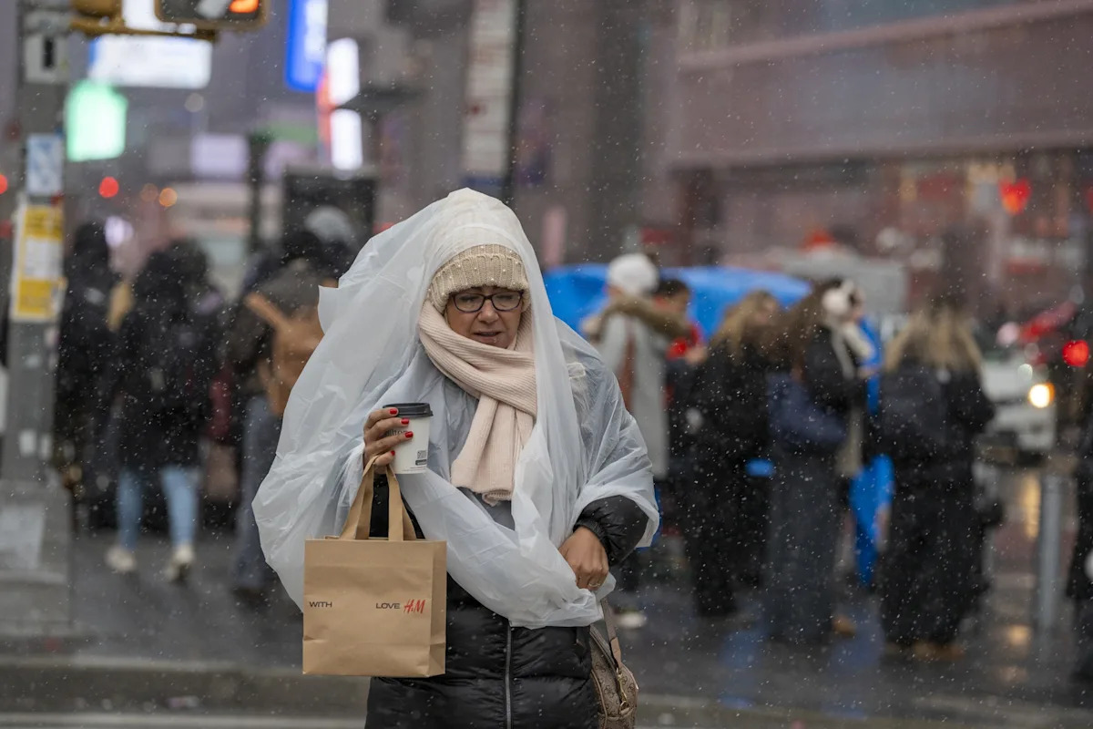 New York Blizzard: Travel Warnings, Power Outage Risk & Tips